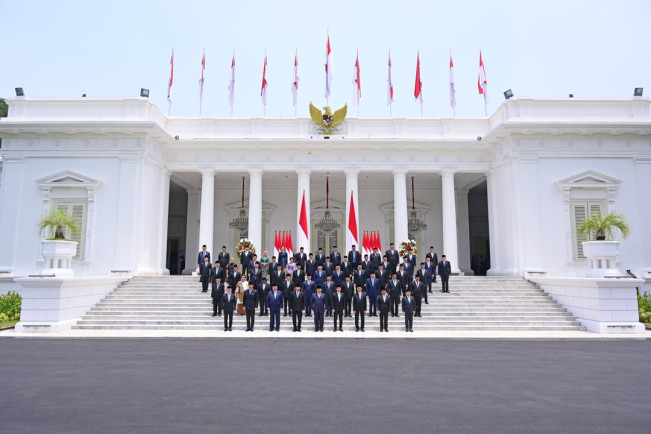 Presiden Prabowo Subianto melantik sejumlah pejabat setingkat menteri di Istana Negara, Jakarta, pada Senin 21 Oktober 2024. [Foto: BPMI Setpres/Kris]